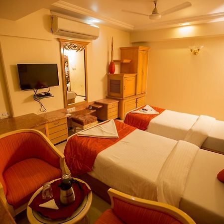 Hotel Ashwin Мумбаи Экстерьер фото