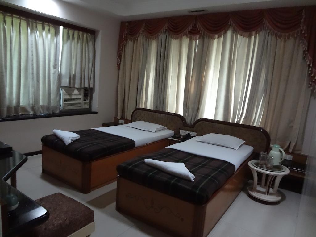 Hotel Ashwin Мумбаи Экстерьер фото