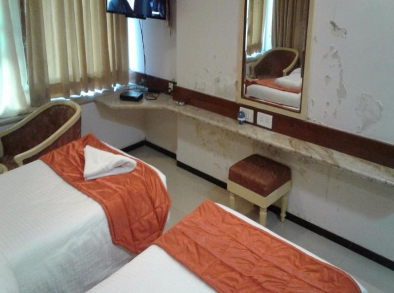 Hotel Ashwin Мумбаи Экстерьер фото