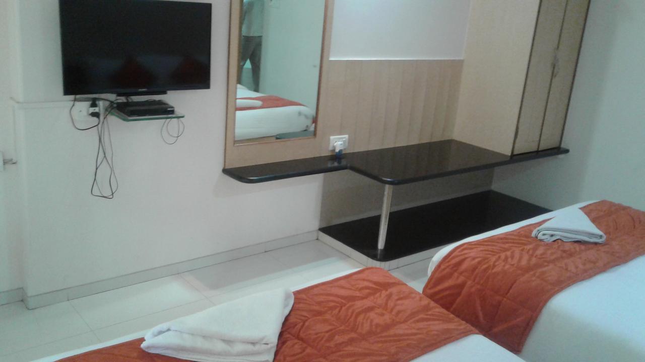 Hotel Ashwin Мумбаи Экстерьер фото